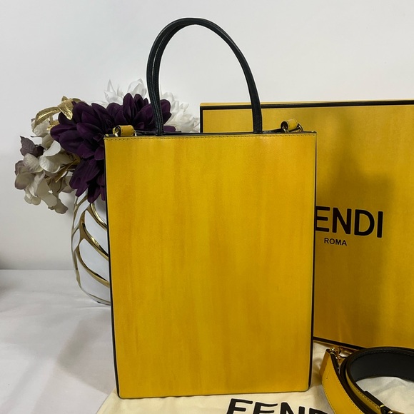 Fendi Medium Shopping Bag - Picture 3 of 16